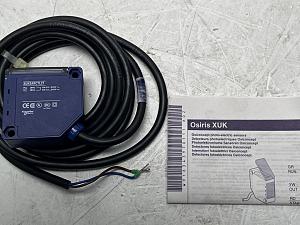 XUK0ARCTL2T Photoelectric Sensor 24 240 V