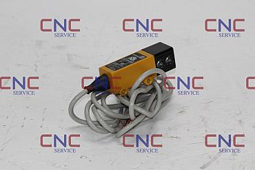 Explore Reliable Omron  Solutions at CNC-Service.nl. Discover a wide array of industrial components, including E3S-VS5B42R - Photoelectric sensor, to optimize your operational efficiency.