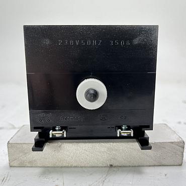 Find Quality Bauser  R572 AC Hour Counter Products at CNC-Service.nl. Explore our diverse catalog of industrial solutions designed to enhance your processes and deliver reliable results.